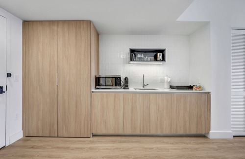 Downtown Miami Apartment | Chic studio in Downtown with Gym and Pool