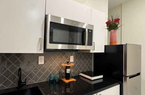 Ludlam Apartment | Chic studio in fabulous Miami with AC, WiFi. Enjoy your stay!