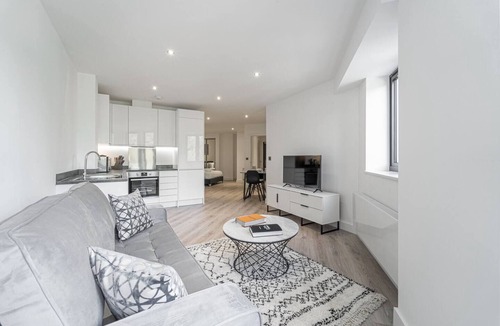 Barnt Green Apartment | Chic Studio in Solihull Centre, NEC