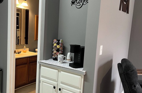 Highview Apartment | Chic studio in terrific Louisville with AC, WiFi
