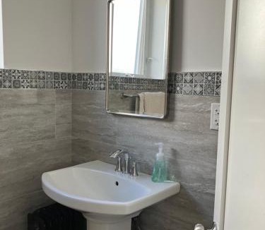 Brighton Beach Apartment | Chic Studio, NYC 45 min by Subway , Brooklyn, Brighton Beach