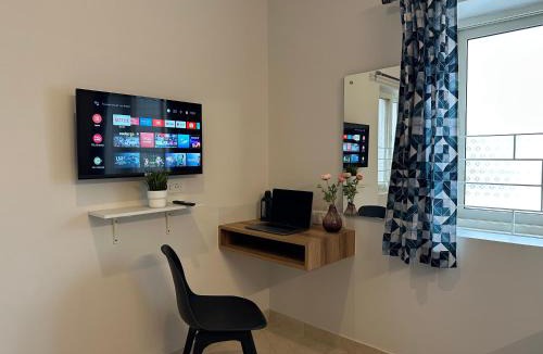 Agara Apartment | Chic Studio Retreat - Indiranagar Bengaluru - ES101
