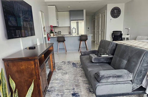 Mandeville Condo | Chic Studio Retreat w/King Bed, Fireplace + Pool
