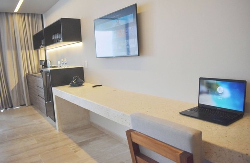 Zazil-ha Apartment | Chic studio with WiFi and AC in vibrant Playa del Carmen, centric and OV rooftop