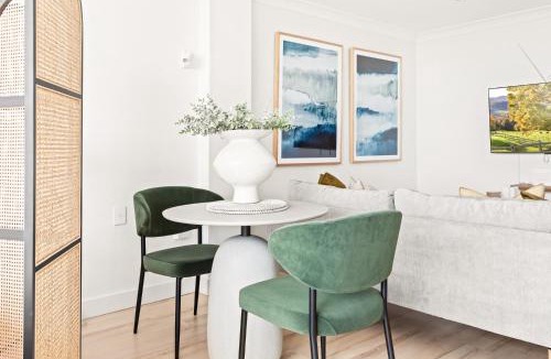 Bondi Junction Apartment | Chic Studio with a Pool and Moments from Shop