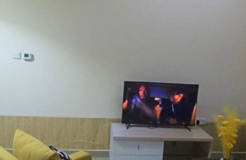 Al Mankhool Apartment | Chic studio with AC and WiFi in wonderful Dubai