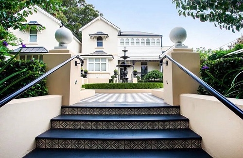 Lewisham Apartment | Chic Studio With Patio 20 min From CBD