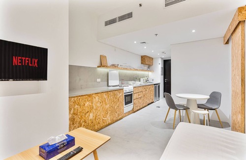 Dubai Apartment | Chic Studio with Pool and Gym Access I 18-Mins to Dubai Expo City