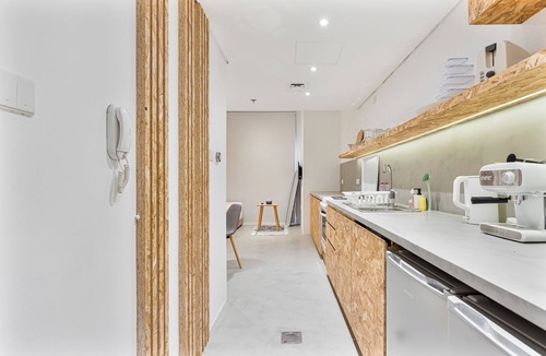 Dubai Apartment | Chic Studio with Pool and Gym Access I 18-Mins to Dubai Expo City