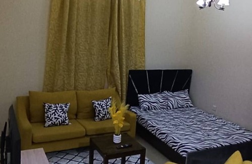 Naif Apartment | Chic studio with WiFi and AC in brilliant Dubai