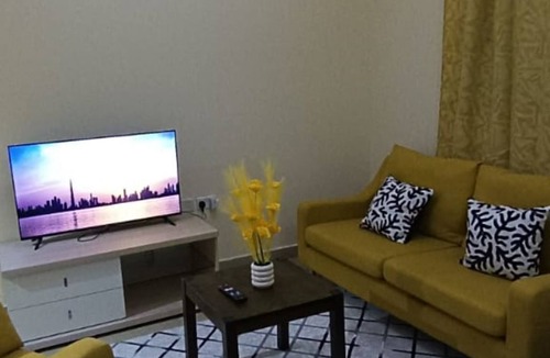 Naif Apartment | Chic studio with WiFi and AC in brilliant Dubai