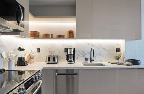 Greenpoint Apartment | Chic Top-FL Escape 2BD/1.5BA Private Rooftop Haven