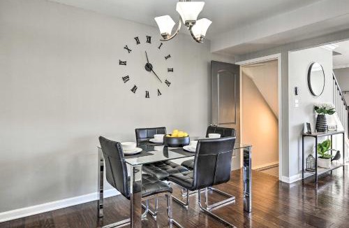 Beechfield House | Chic Townhome w/Deck: 6 Mi to Dtwn Baltimore