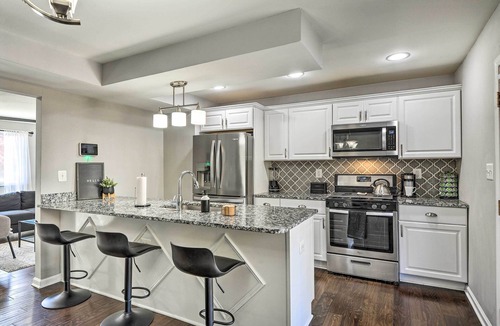 Beechfield Apartment | Chic Townhome w/Deck: 6 Mi to Dtwn Baltimore