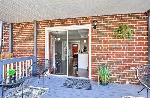 Beechfield Apartment | Chic Townhome w/Deck: 6 Mi to Dtwn Baltimore