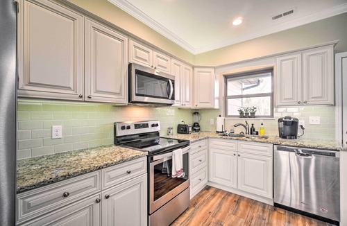 Townsend Apartment | Chic Townsend Condo w/Saltwater Pool!