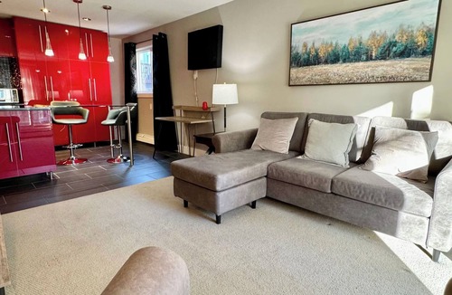 Saskatoon Downtown Condo | Chic two bedroom apartment in City Park