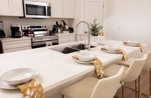 McAllen House | Chic Upscale Modern 3BR New Build Perfect for city & beach getaway