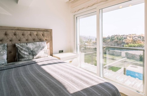 Gundogan Villa | Chic Villa w Patio Pool 3 min to Beach in Bodrum