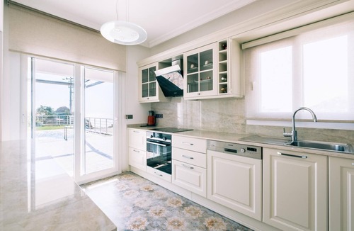 Gundogan Villa | Chic Villa w Patio Pool 3 min to Beach in Bodrum