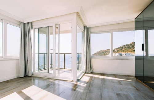 Gundogan Villa | Chic Villa w Patio Pool 3 min to Beach in Bodrum