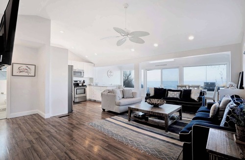 Wading River House | Chic Waterfront Beach House with Hot Tub