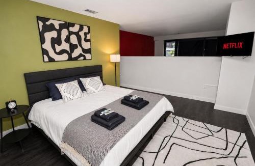 Westown Apartment | Chic Westown 1BR Duplex with Patio near RiverWalk