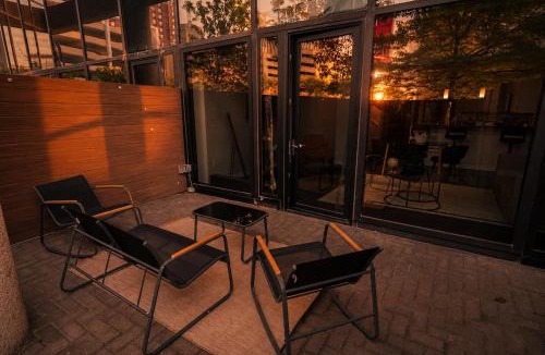 Westown Apartment | Chic Westown 1BR Duplex with Patio near RiverWalk