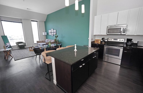 Westown Hotel | Chic Westown 3BR with Balcony - 5 min to Milwaukee Public Market
