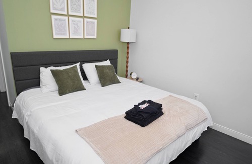 Westown Hotel | Chic Westown 3BR with Balcony - 5 min to Milwaukee Public Market