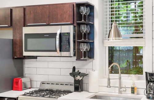 Heart of Chicago Apartment | Chicago 2BD 2BA Apartment Perfect for Families