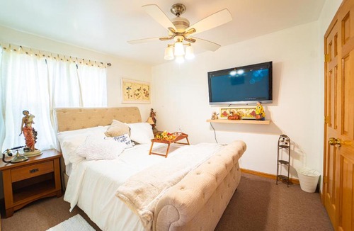 Clearing Apartment | Chicago Midway Gateway!