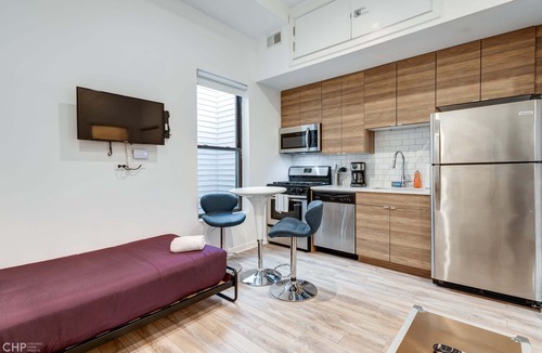 River West Apartment | Chicago Second Floor Studio by 747 Lofts