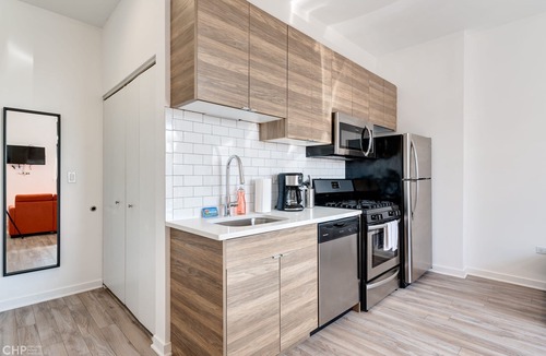 River West Apartment | Chicago Second Floor Studio by 747 Lofts