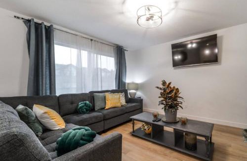 Stony Plain House | Chiccityescape3BDRM King