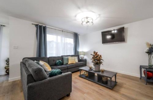 Stony Plain House | Chiccityescape3BDRM King
