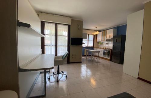 Vercelli Apartment | Chicco Light - Appartamento low cost per soggiorni brevi Vercelli Wi-Fi - Cinelli Apartment