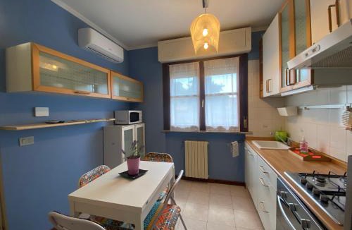 Vercelli Apartment | Chicco Light - Appartamento low cost per soggiorni brevi Vercelli Wi-Fi - Cinelli Apartment