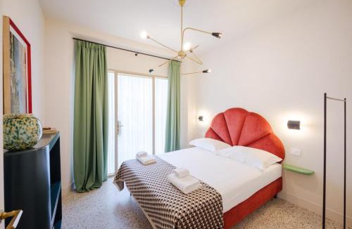 Santa Maria Novella Apartment | Chicco - Modern Two-Bedroom in a Green Courtyard