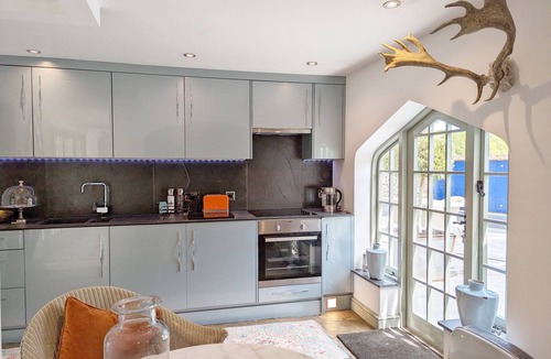 Funtington Cottage | Chichester Lodge - a cottage that sleeps 8 guests in 4 bedrooms