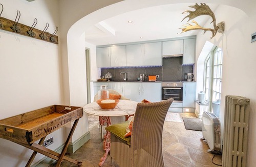 Funtington Cottage | Chichester Lodge - a cottage that sleeps 8 guests in 4 bedrooms