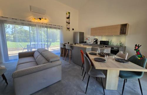 Auch Apartment | Chicken Fields Good !