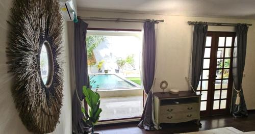 Batu Bolong House | Chiku Villa