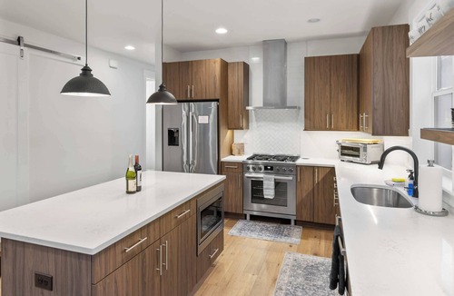 Roslyn House | Chill, Grill & Soak | HotTub, GameRm, Chefs Kitch