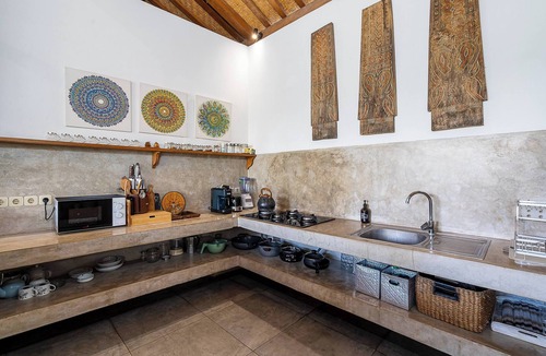 Drupadi Villa | Chill in the Rustic Tropical Getaway 8BR Seminyak
