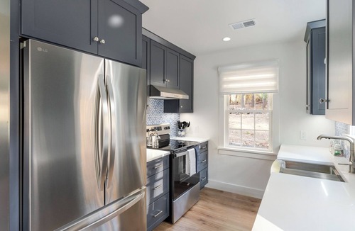 Keswick House | Chimney Corner- Keswick Home Close to Vineyards