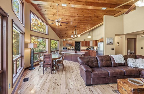 Sautee Nacoochee Ski Chalet | Chimney Mountain Chalet - Spacious Pet Friendly Chalet for the Whole Family