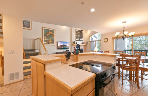 Breckenridge House | Chimney Ridge Sunflower Townhome: Walk to Lift, Private Hot Tub