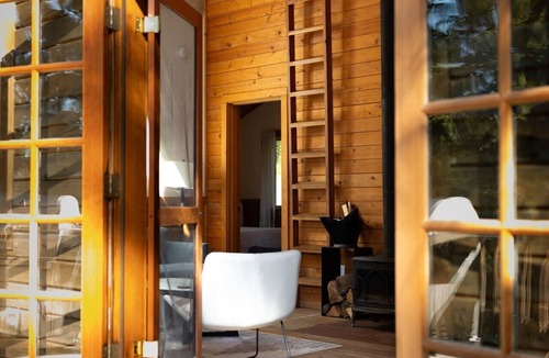 Ashland Cabin | Chinquapin Mountain Cabin w/Jacuzzi and Wood Stove at Green Springs Inn