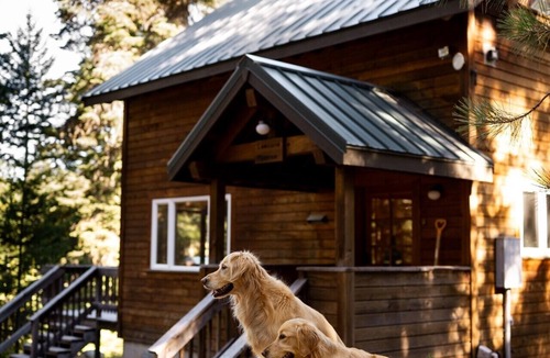 Ashland Cabin | Chinquapin Mountain Cabin w/Jacuzzi and Wood Stove at Green Springs Inn